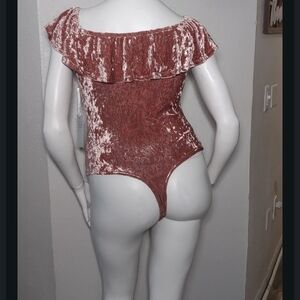 Iris Crush Velvet Ruffled Bodysuit in Rose